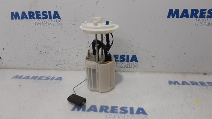 Gebruikte Tank element Pomp Fiat Bravo (198A) 1.4 16V Prijs € 20,00 Margeregeling aangeboden door Maresia Parts