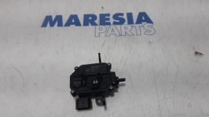 Gebruikte Tankklep Vergrendelingsmotor Renault Zoé (AG) 65kW Prijs € 50,00 Margeregeling aangeboden door Maresia Parts