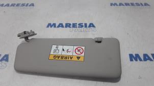 Gebruikte Zonneklep Renault Zoé (AG) 46kW Prijs € 19,99 Margeregeling aangeboden door Maresia Parts