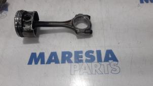 Gebruikte Zuiger Peugeot 107 1.0 12V Prijs € 50,00 Margeregeling aangeboden door Maresia Parts