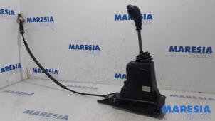 Gebruikte Versnellingspook Renault Espace (JK) 2.0 dCi 16V 175 FAP Prijs € 150,00 Margeregeling aangeboden door Maresia Parts