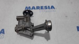Gebruikte Oliepomp Renault Scénic II (JM) 1.6 16V Prijs € 50,00 Margeregeling aangeboden door Maresia Parts