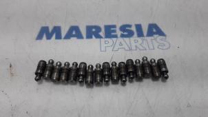 Gebruikte Klepstoter Citroen C-Crosser 2.2 HDiF 16V Prijs € 25,00 Margeregeling aangeboden door Maresia Parts