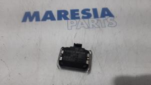 Gebruikte Sensor regen Peugeot RCZ (4J) 1.6 16V THP Prijs € 20,00 Margeregeling aangeboden door Maresia Parts