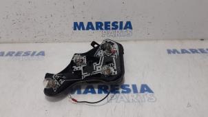 Gebruikte Fitting Achterlicht rechts Peugeot 308 (4A/C) 1.6 VTI 16V Prijs € 30,00 Margeregeling aangeboden door Maresia Parts