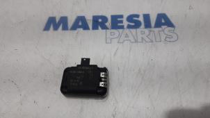 Gebruikte Sensor regen Renault Espace (JK) 2.0 dCi 16V 150 FAP Prijs € 25,00 Margeregeling aangeboden door Maresia Parts