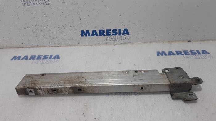 Gebruikte Subframe Renault Espace (JK) 2.0 dCi 16V 150 FAP Prijs € 25,00 Margeregeling aangeboden door Maresia Parts