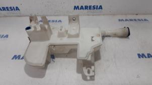 Gebruikte Ruitensproeiertank voor Citroen C5 III Tourer (RW) 1.6 16V THP 155 Prijs € 30,00 Margeregeling aangeboden door Maresia Parts