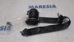 Gebruikte Veiligheidsgordel rechts-achter Peugeot 207 CC (WB) 1.6 16V Prijs € 50,00 Margeregeling aangeboden door Maresia Parts