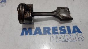 Gebruikte Zuiger Citroen C4 Berline (NC) 1.4 16V VTi Prijs € 75,00 Margeregeling aangeboden door Maresia Parts