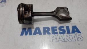 Gebruikte Zuiger Citroen C4 Berline (NC) 1.4 16V VTi Prijs € 75,00 Margeregeling aangeboden door Maresia Parts