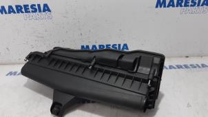 Gebruikte Luchtfilterhuis Citroen C4 Berline (NC) 1.4 16V VTi Prijs € 25,00 Margeregeling aangeboden door Maresia Parts