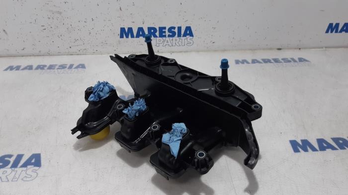 Gebruikte Kleppendeksel Renault Trafic (1FL/2FL/3FL/4FL) 1.6 dCi 115 Prijs € 108,90 Inclusief btw aangeboden door Maresia Parts