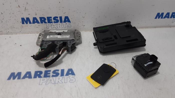 Gebruikte Computer Motormanagement Renault Scénic III (JZ) 1.6 16V Prijs € 324,99 Margeregeling aangeboden door Maresia Parts