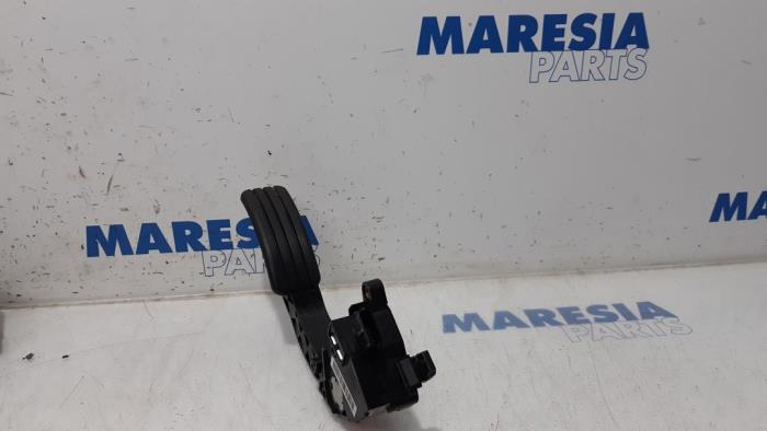 Gebruikte Sensor Gaspedaalpositie Renault Scénic III (JZ) 1.6 16V Prijs € 25,00 Margeregeling aangeboden door Maresia Parts
