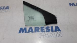 Gebruikte Driehoeks Ruit rechts-voor Renault Scénic III (JZ) 1.6 16V Prijs € 20,00 Margeregeling aangeboden door Maresia Parts