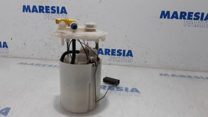 Gebruikte Tank element Pomp Renault Scénic III (JZ) 1.6 16V Prijs € 25,00 Margeregeling aangeboden door Maresia Parts