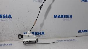 Gebruikte Deurslot Mechaniek 4Deurs links-achter Citroen C4 Cactus (0B/0P) 1.2 PureTech 82 12V Prijs € 40,00 Margeregeling aangeboden door Maresia Parts