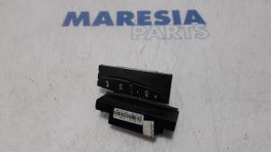 Gebruikte Radiobediening Stuur Lancia Thesis (841) 2.4 JTD 20V Autom. Prijs € 105,00 Margeregeling aangeboden door Maresia Parts