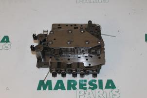 Gebruikte Kleppenblok hydraulisch Renault Clio II (BB/CB) 1.6 Autom. Prijs € 157,50 Margeregeling aangeboden door Maresia Parts