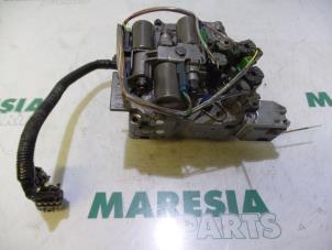 Gebruikte Kleppenblok hydraulisch Renault Espace (JK) 2.0 16V Turbo Prijs € 262,50 Margeregeling aangeboden door Maresia Parts