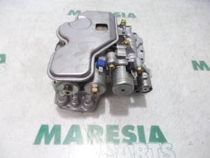 Gebruikte Kleppenblok hydraulisch Fiat Punto II (188) 1.2 16V 5-Drs. Prijs € 157,50 Margeregeling aangeboden door Maresia Parts