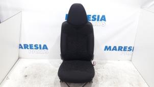 Gebruikte Voorstoel rechts Peugeot 107 1.0 12V Prijs € 75,00 Margeregeling aangeboden door Maresia Parts