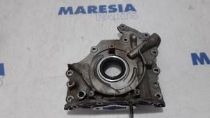 Gebruikte Oliepomp Peugeot 208 I (CA/CC/CK/CL) 1.6 Blue HDi 75 Prijs € 50,00 Margeregeling aangeboden door Maresia Parts