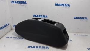 Gebruikte Middenconsoles Citroen C4 Picasso (3D/3E) 1.6 16V VTi 120 Prijs € 69,99 Margeregeling aangeboden door Maresia Parts