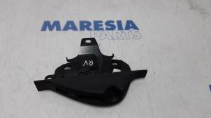 Gebruikte Cabriodak vergrendelslot Peugeot 307 CC (3B) 2.0 16V Prijs € 50,00 Margeregeling aangeboden door Maresia Parts