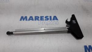 Gebruikte Cabriodak cilinder Peugeot 307 CC (3B) 2.0 16V Prijs € 75,00 Margeregeling aangeboden door Maresia Parts