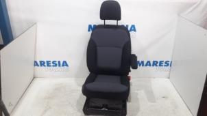 Gebruikte Voorstoel rechts Opel Vivaro 1.6 CDTI BiTurbo 120 Prijs € 363,00 Inclusief btw aangeboden door Maresia Parts
