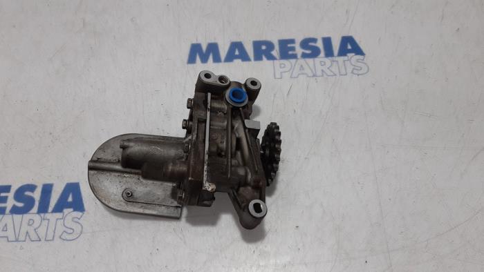 Gebruikte Oliepomp Peugeot 206 (2A/C/H/J/S) 1.4 XR,XS,XT,Gentry Prijs € 65,00 Margeregeling aangeboden door Maresia Parts