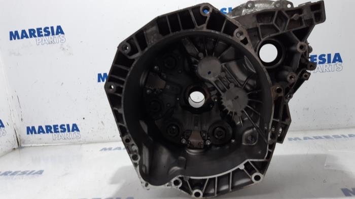 Versnellingsbakhuis van een Renault Megane III Grandtour (KZ) 1.5 dCi 110 2014