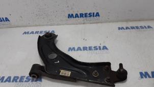 Gebruikte Draagarm onder links-voor Citroen C4 Picasso (3D/3E) 1.6 16V VTi 120 Prijs € 35,00 Margeregeling aangeboden door Maresia Parts