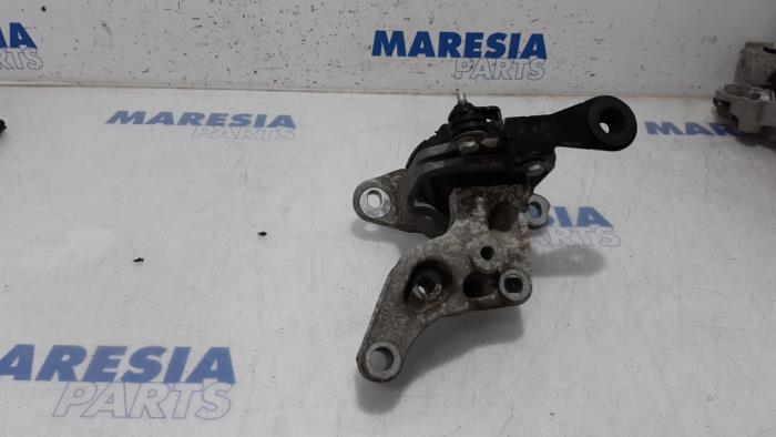 Gebruikte Motorrubber Opel Vivaro 1.6 CDTI BiTurbo 120 Prijs € 42,35 Inclusief btw aangeboden door Maresia Parts