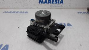 Gebruikte ABS Pomp Opel Vivaro 1.6 CDTI BiTurbo 120 Prijs € 211,75 Inclusief btw aangeboden door Maresia Parts