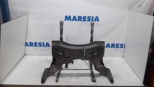 Gebruikte Subframe Renault Grand Scénic III (JZ) 1.4 16V TCe 130 Prijs € 105,00 Margeregeling aangeboden door Maresia Parts