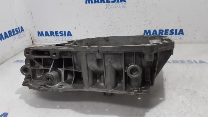 Gebruikte Versnellingsbakhuis Renault Clio IV Estate/Grandtour (7R) 0.9 Energy TCE 12V Prijs € 50,00 Margeregeling aangeboden door Maresia Parts