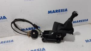 Gebruikte Versnellingspook Citroen C3 (SC) 1.2 VTi 82 12V Prijs € 50,00 Margeregeling aangeboden door Maresia Parts