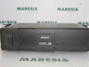 Gebruikte CD Wisselaar Renault Laguna II (BG) 2.0 16V IDE Prijs € 45,00 Margeregeling aangeboden door Maresia Parts
