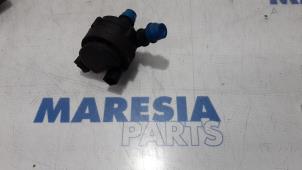 Gebruikte Waterpomp Renault Grand Scénic III (JZ) 1.4 16V TCe 130 Prijs € 25,00 Margeregeling aangeboden door Maresia Parts