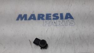 Gebruikte PDC Sensor Renault Scénic IV (RFAJ) 1.3 TCE 140 16V Prijs € 25,00 Margeregeling aangeboden door Maresia Parts