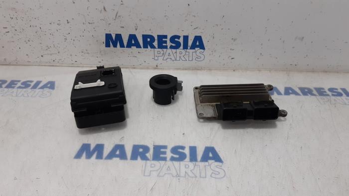 Gebruikte Computer Motormanagement Renault Twingo (C06) 1.2 16V Prijs € 199,99 Margeregeling aangeboden door Maresia Parts