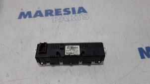 Gebruikte Display Interieur Peugeot 308 (4A/C) 1.6 16V THP 150 Prijs € 30,00 Margeregeling aangeboden door Maresia Parts