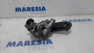 Gebruikte Oliepomp Renault Trafic New (FL) 2.0 dCi 16V 90 Prijs € 90,75 Inclusief btw aangeboden door Maresia Parts