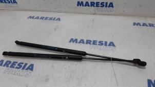 Gebruikte Set Gasdempers Achterklep Citroen C4 Grand Picasso (UA) 1.8 16V Prijs € 35,00 Margeregeling aangeboden door Maresia Parts