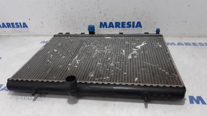 Gebruikte Radiateur Peugeot 308 (4A/C) 1.6 16V THP 150 Prijs € 30,00 Margeregeling aangeboden door Maresia Parts