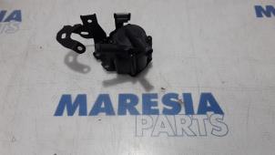 Gebruikte Watercirculatiepomp Peugeot 308 (4A/C) 1.6 16V THP 150 Prijs € 60,00 Margeregeling aangeboden door Maresia Parts