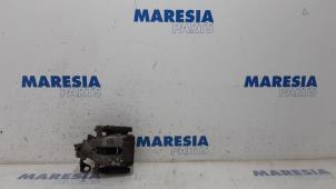 Gebruikte Remklauw (Tang) rechts-achter Citroen DS3 (SA) 1.6 e-HDi Prijs € 19,90 Margeregeling aangeboden door Maresia Parts